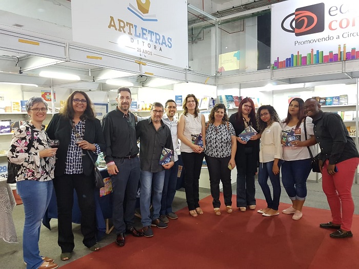 Lançamento do livro na IV Bienal do Livro e Literatura, em Brasília Lançamento do livro na IV Bienal do Livro e Literatura, em Brasília
